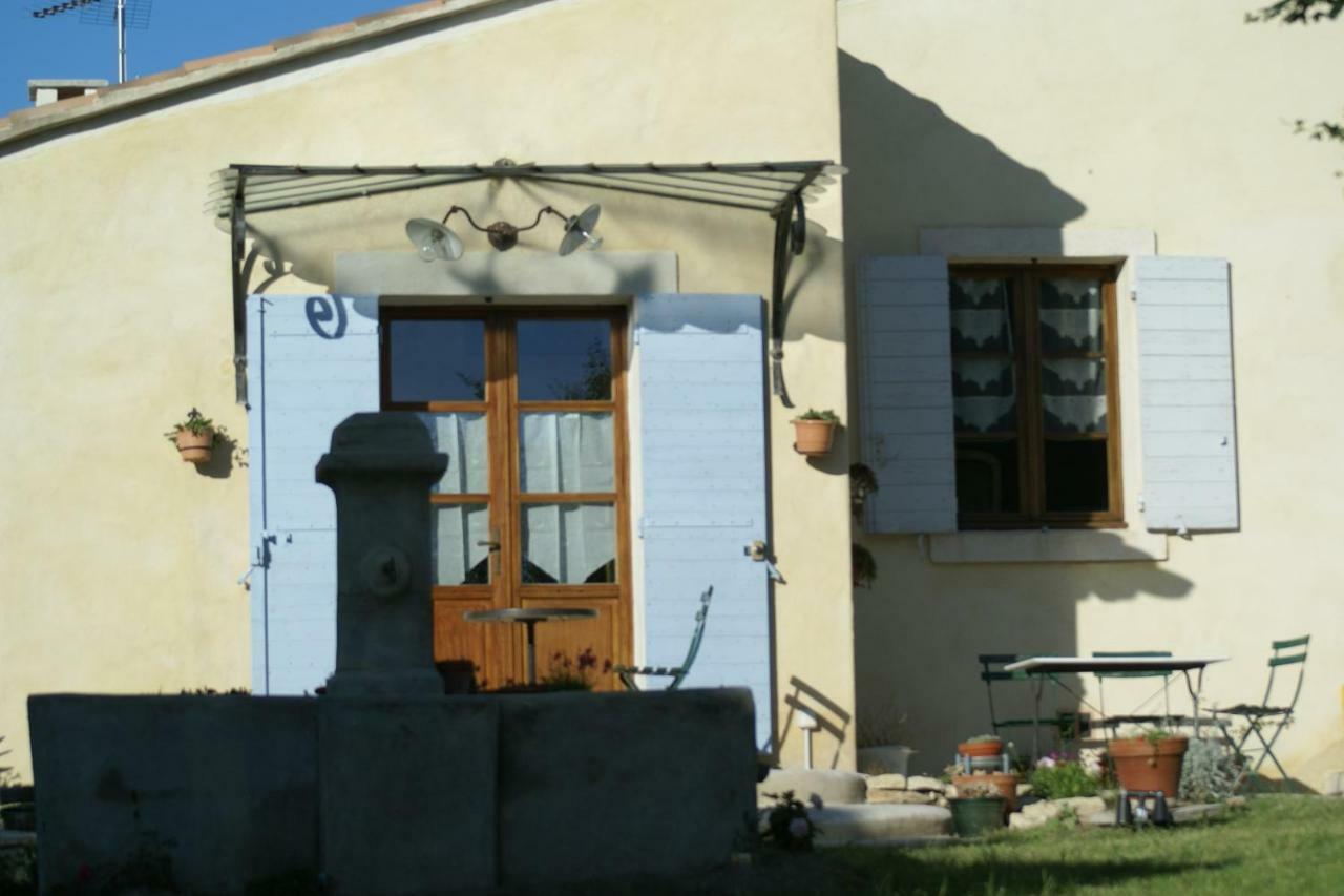 Chambre D'Hotes La Chenaie Venasque Exterior foto